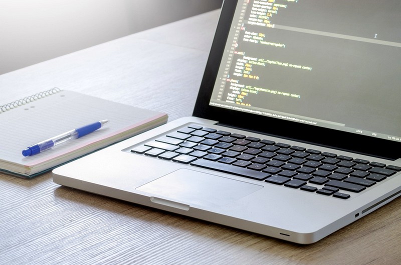 Что такое HTML и какова его роль в веб-разработке?
