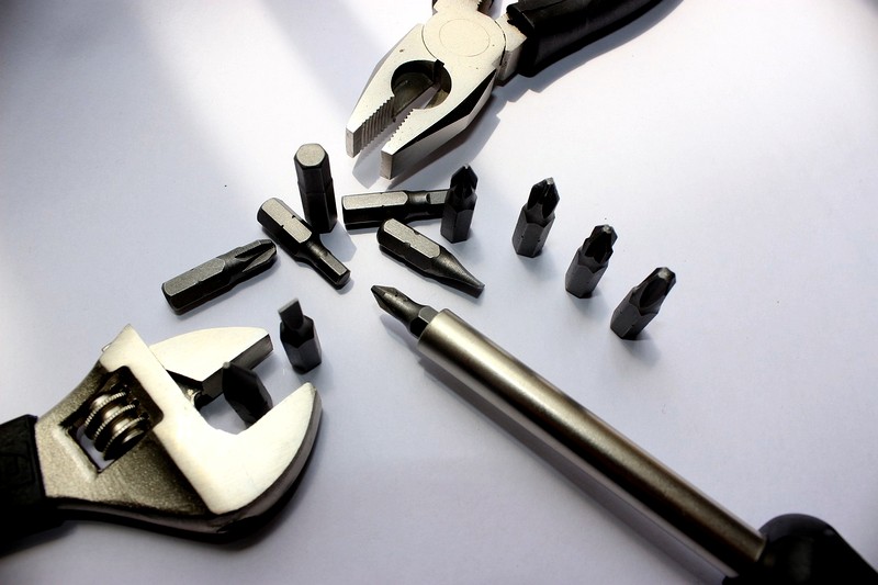 Какие инструменты используются для обеспечения безопасности в DevOps?