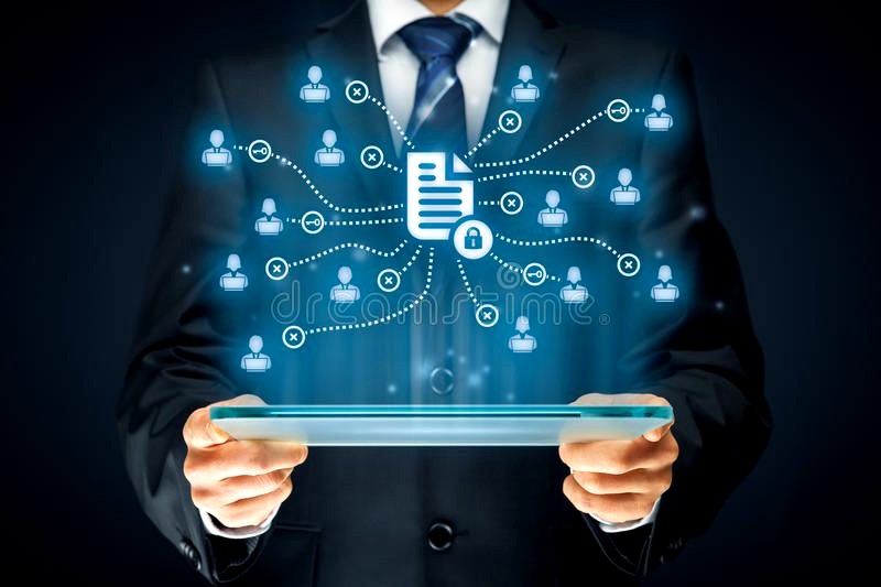 Какова роль баз данных NoSQL в обработке больших данных?